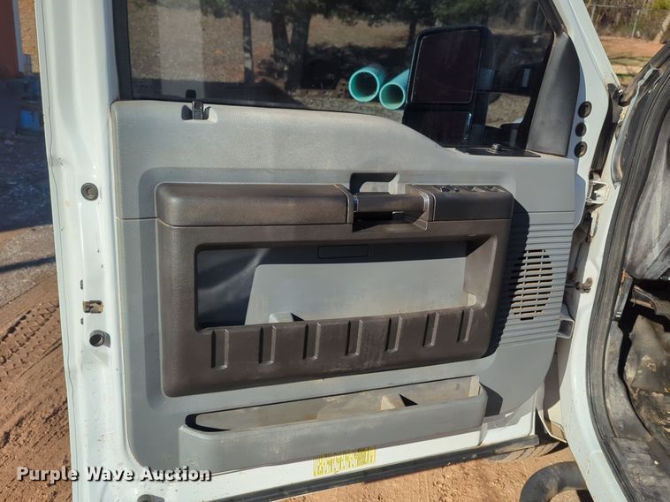 image for item OD9251 2013 Ford F550 Super Duty Crew Cab utility / service truck