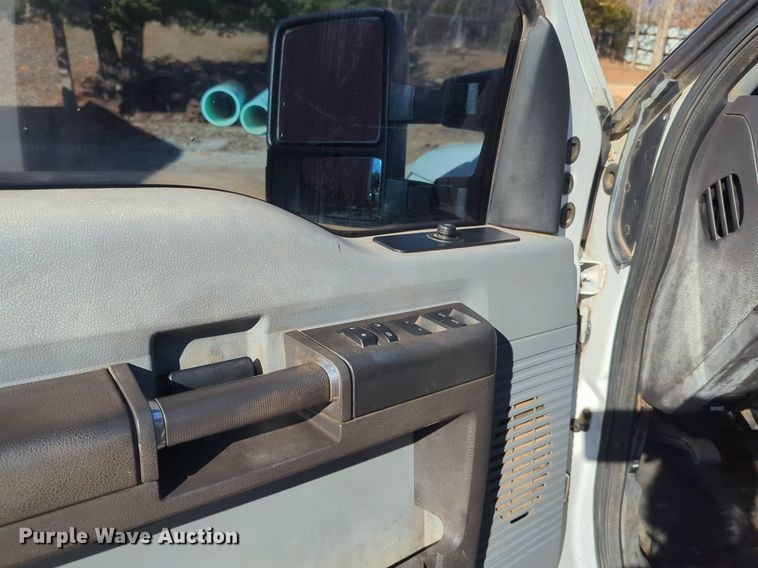 image for item OD9251 2013 Ford F550 Super Duty Crew Cab utility / service truck