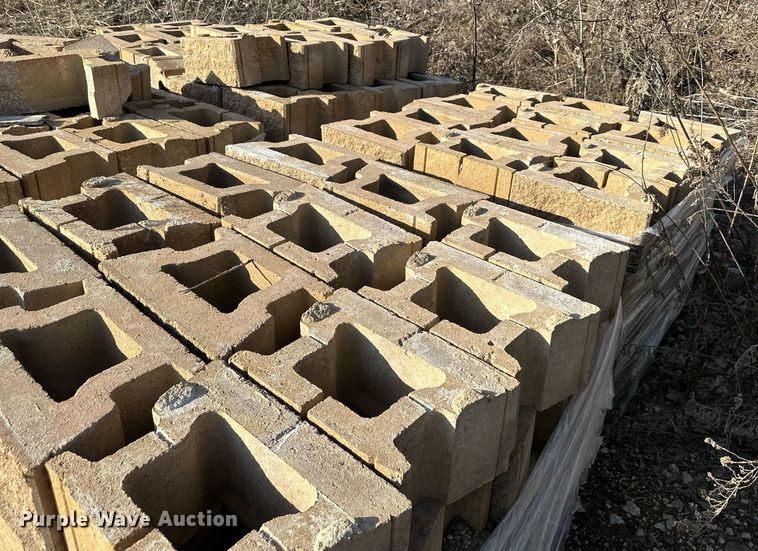 image for item OF9277 (6) pallets of keystone blocks