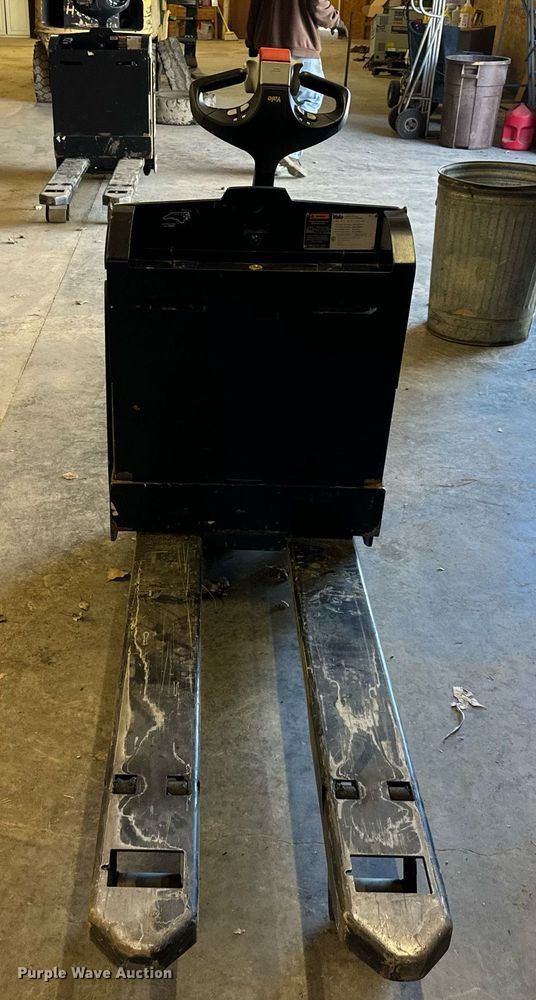 image for item OF9294 Yale  MPB045VGN24T2246 pallet jack