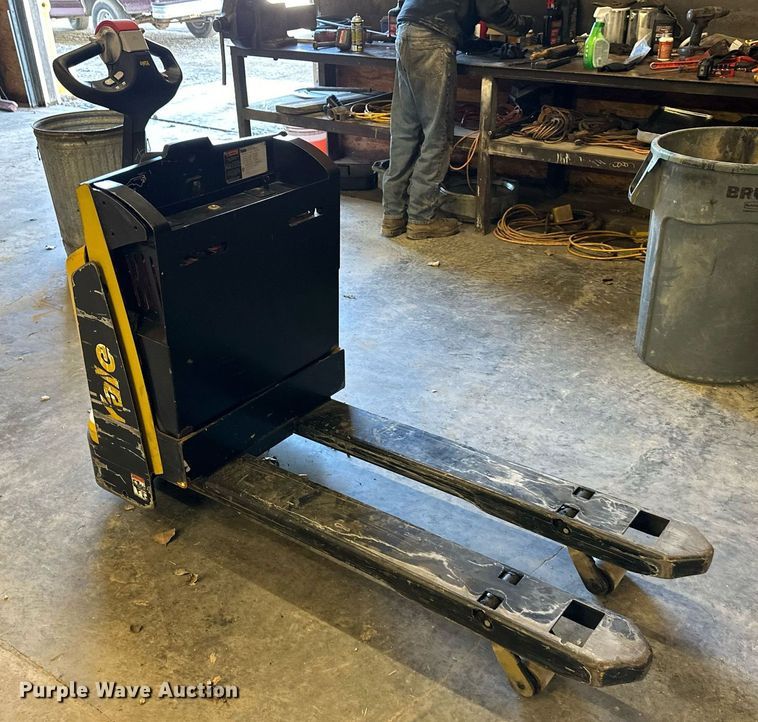 image for item OF9294 Yale  MPB045VGN24T2246 pallet jack