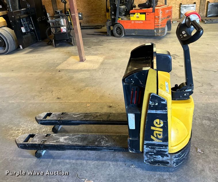 image for item OF9294 Yale  MPB045VGN24T2246 pallet jack