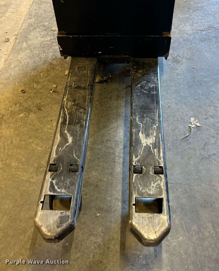 image for item OF9294 Yale  MPB045VGN24T2246 pallet jack