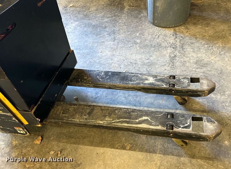image for item OF9294 Yale  MPB045VGN24T2246 pallet jack