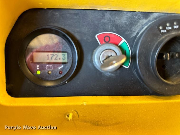 image for item OF9294 Yale  MPB045VGN24T2246 pallet jack