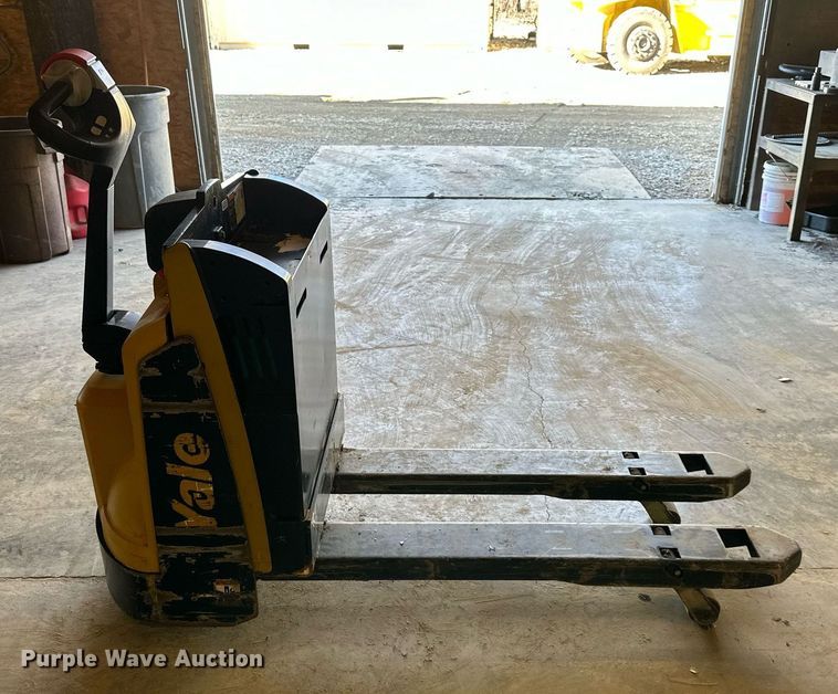 image for item OF9295 Yale  MPB045VGN24T2246 pallet jack