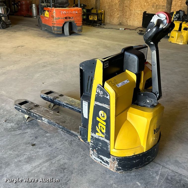 image for item OF9295 Yale  MPB045VGN24T2246 pallet jack