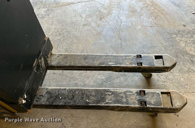 image for item OF9295 Yale  MPB045VGN24T2246 pallet jack