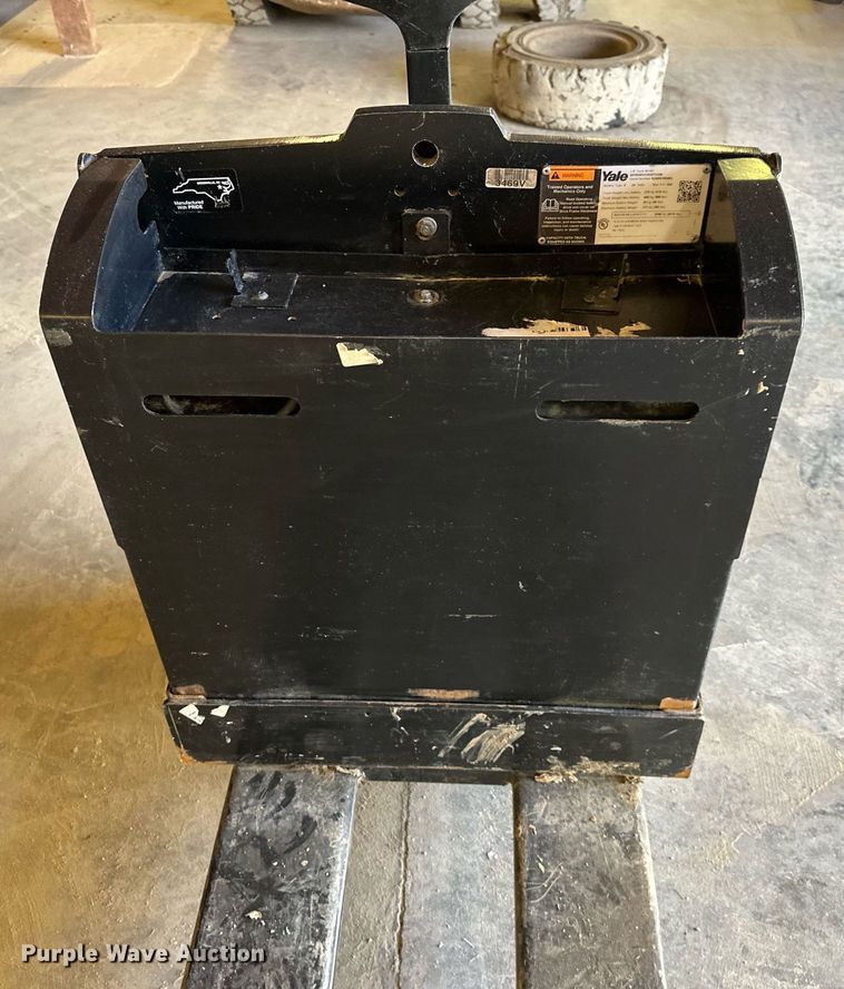 image for item OF9295 Yale  MPB045VGN24T2246 pallet jack