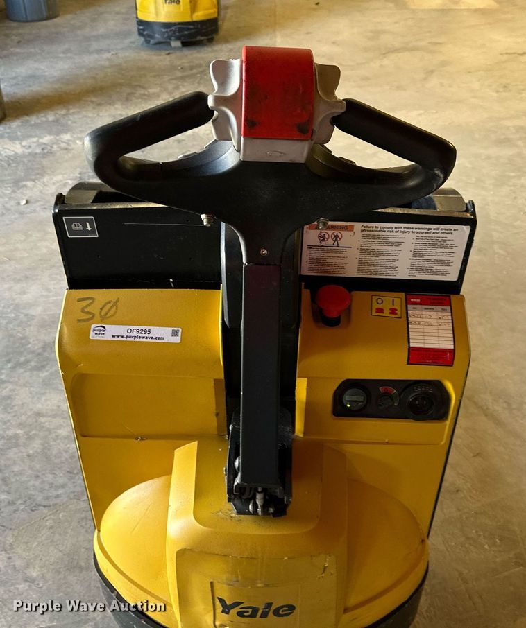 image for item OF9295 Yale  MPB045VGN24T2246 pallet jack