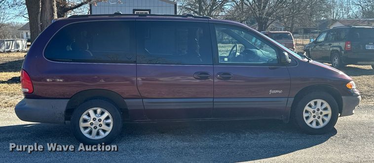 image for item OJ9424 1999 Plymouth Grand Voyager van