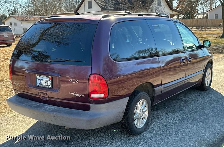 image for item OJ9424 1999 Plymouth Grand Voyager van
