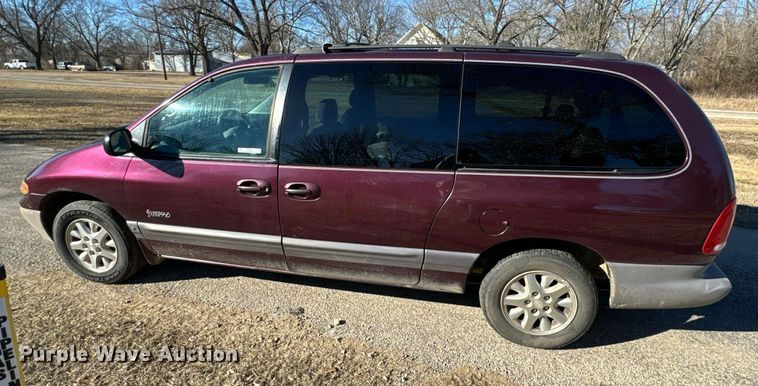 image for item OJ9424 1999 Plymouth Grand Voyager van
