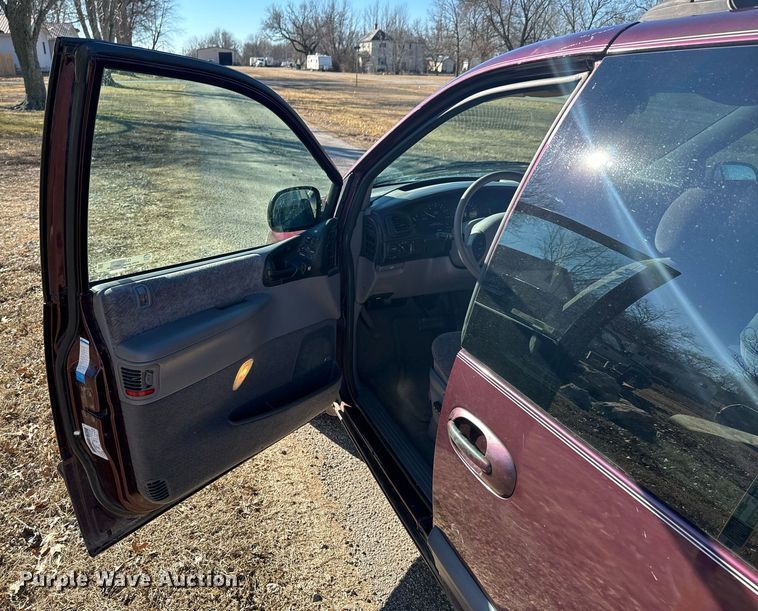 image for item OJ9424 1999 Plymouth Grand Voyager van