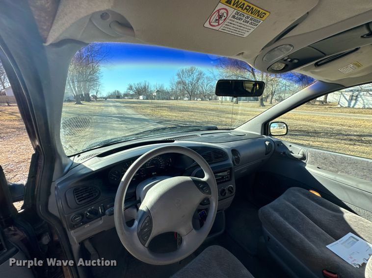 image for item OJ9424 1999 Plymouth Grand Voyager van