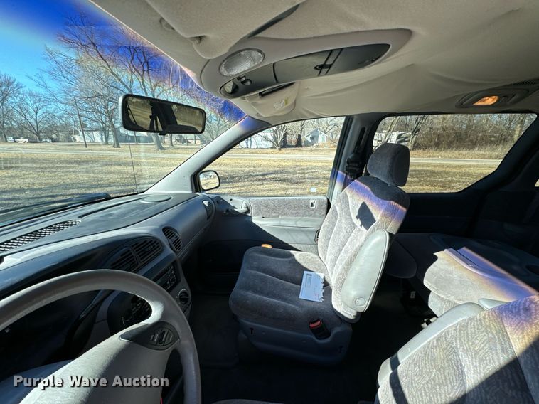 image for item OJ9424 1999 Plymouth Grand Voyager van