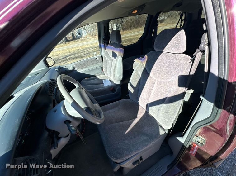 image for item OJ9424 1999 Plymouth Grand Voyager van