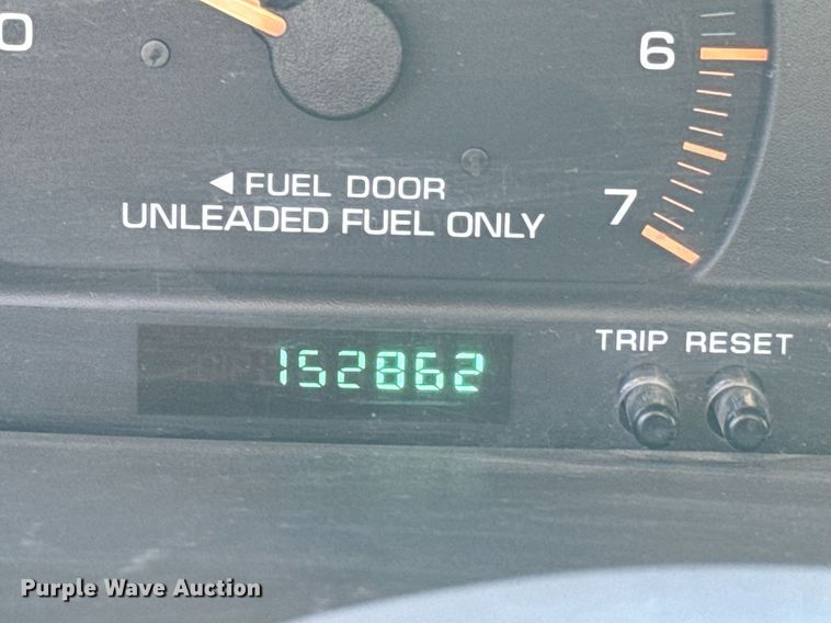 image for item OJ9424 1999 Plymouth Grand Voyager van