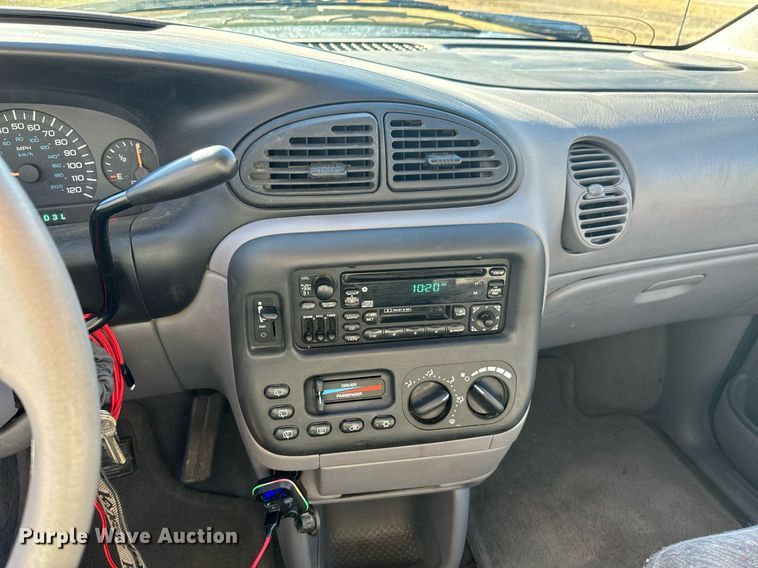 image for item OJ9424 1999 Plymouth Grand Voyager van