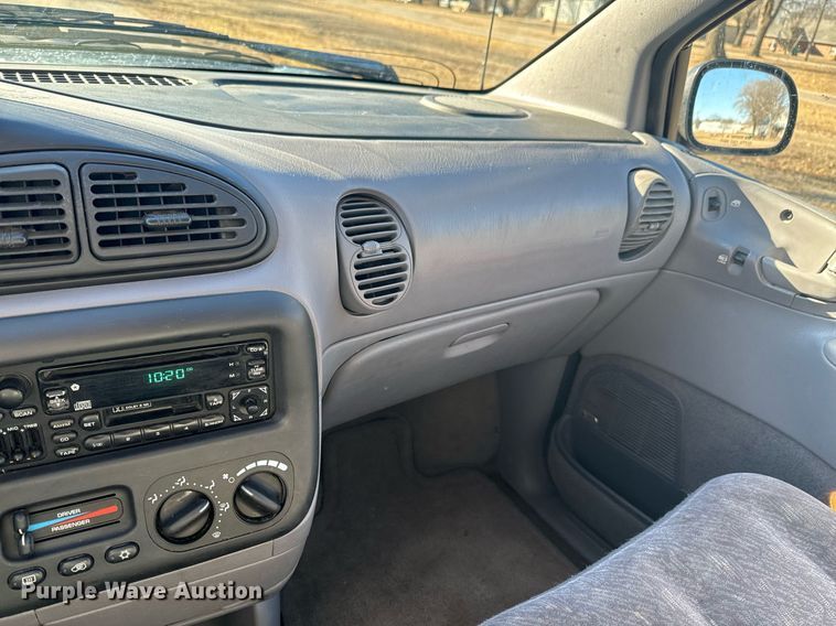 image for item OJ9424 1999 Plymouth Grand Voyager van