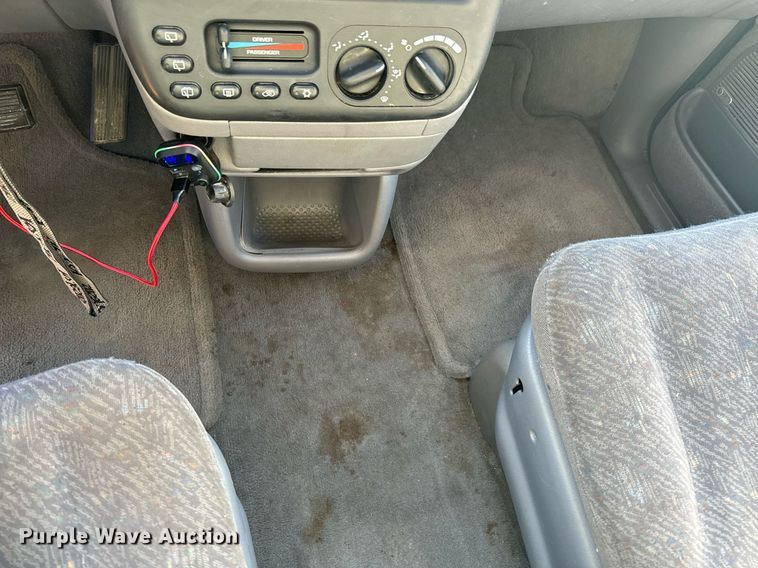 image for item OJ9424 1999 Plymouth Grand Voyager van
