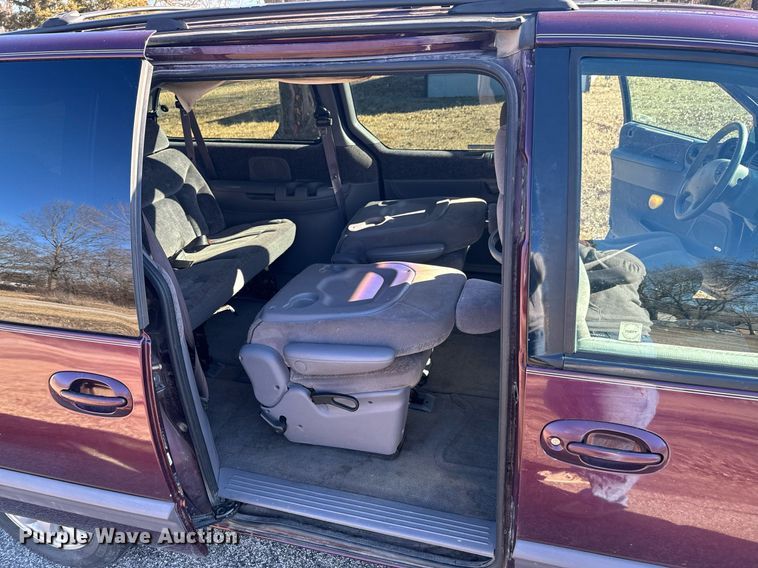 image for item OJ9424 1999 Plymouth Grand Voyager van