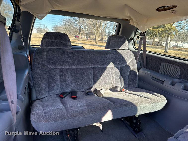 image for item OJ9424 1999 Plymouth Grand Voyager van