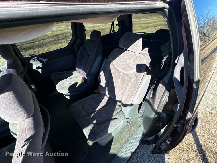 image for item OJ9424 1999 Plymouth Grand Voyager van