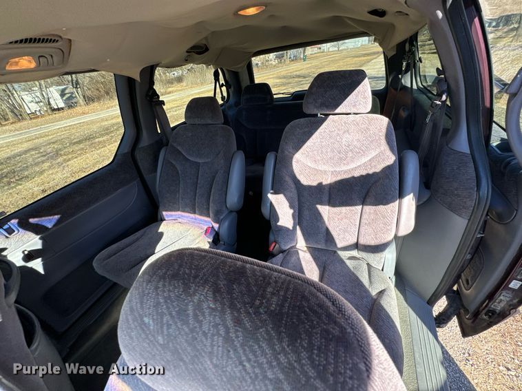 image for item OJ9424 1999 Plymouth Grand Voyager van