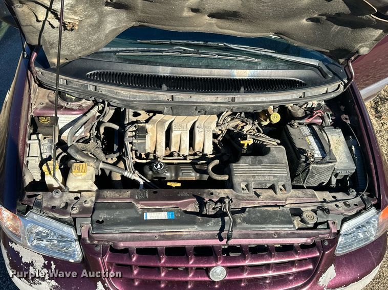image for item OJ9424 1999 Plymouth Grand Voyager van