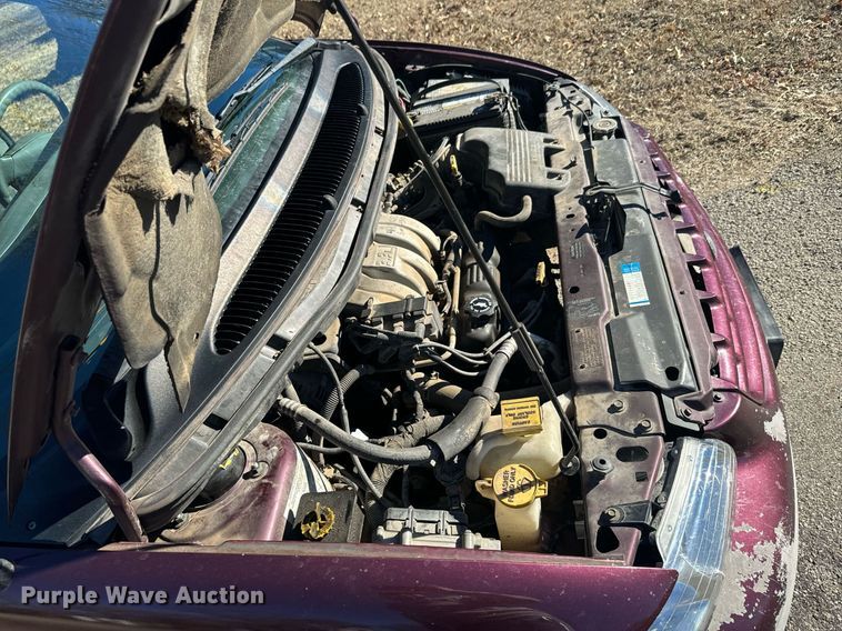 image for item OJ9424 1999 Plymouth Grand Voyager van