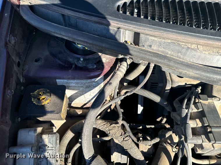 image for item OJ9424 1999 Plymouth Grand Voyager van