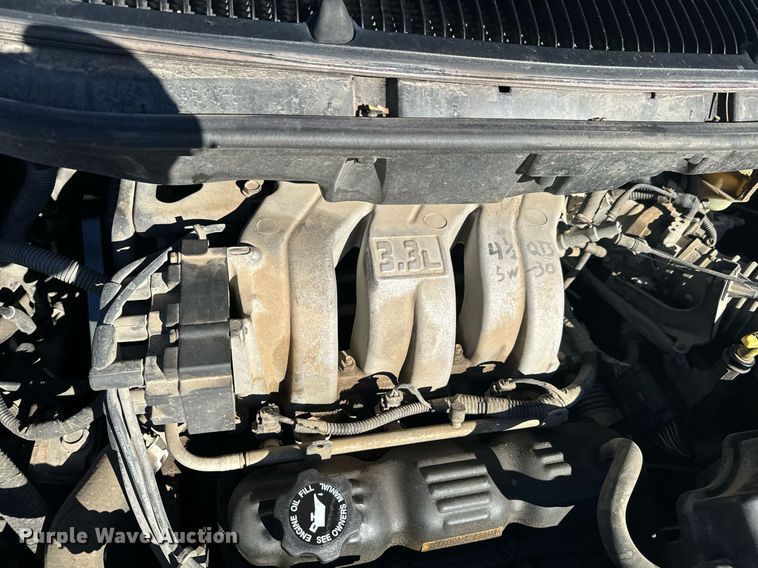 image for item OJ9424 1999 Plymouth Grand Voyager van