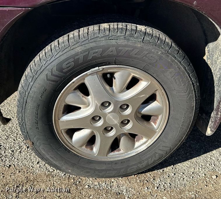 image for item OJ9424 1999 Plymouth Grand Voyager van