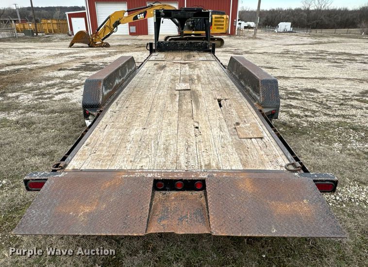 image for item OJ9463 2013 Titan equipment trailer