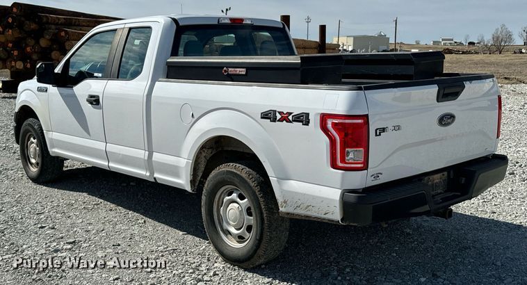 image for item OJ9483 2016 Ford  F150 XL SuperCab pickup truck