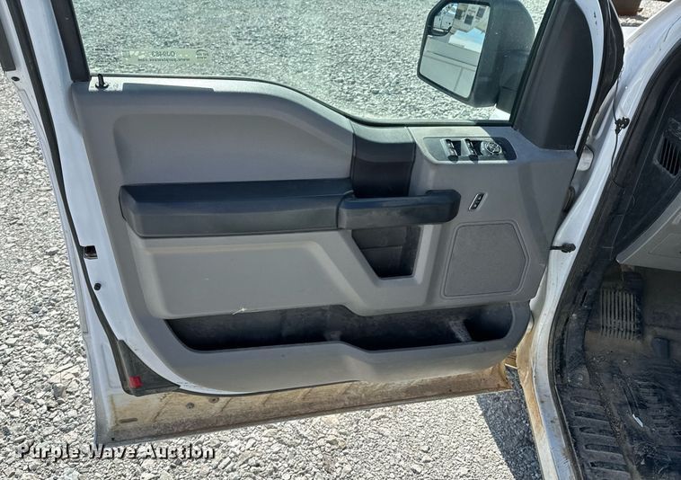 image for item OJ9483 2016 Ford  F150 XL SuperCab pickup truck