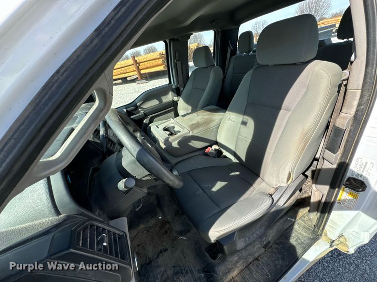 image for item OJ9483 2016 Ford  F150 XL SuperCab pickup truck