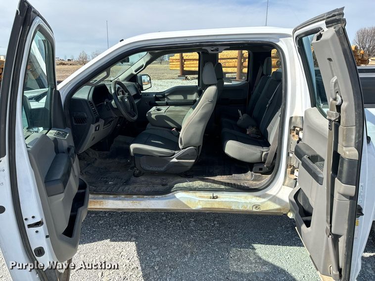 image for item OJ9483 2016 Ford  F150 XL SuperCab pickup truck