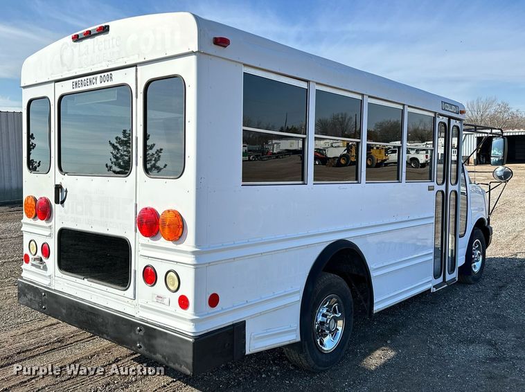 image for item OM9788 2007 Chevrolet  Express 3500 school bus
