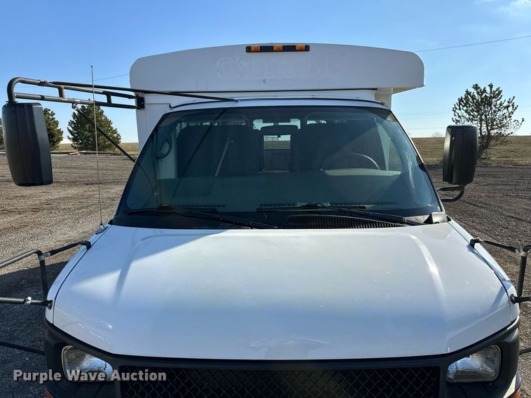 image for item OM9788 2007 Chevrolet  Express 3500 school bus