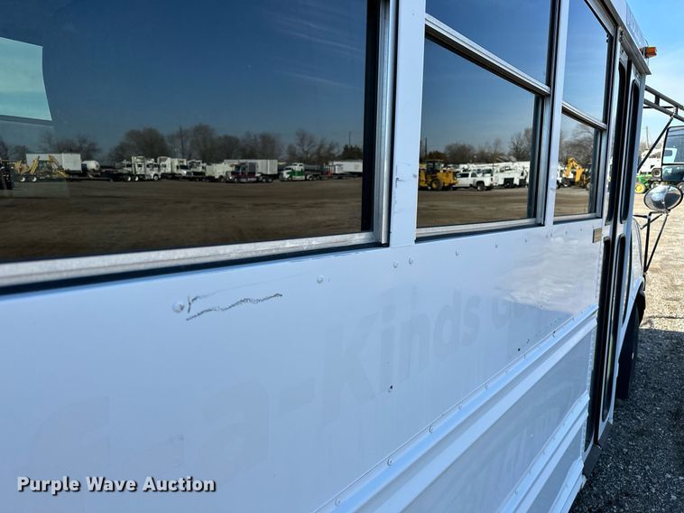 image for item OM9788 2007 Chevrolet  Express 3500 school bus