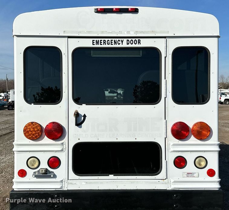 image for item OM9788 2007 Chevrolet  Express 3500 school bus