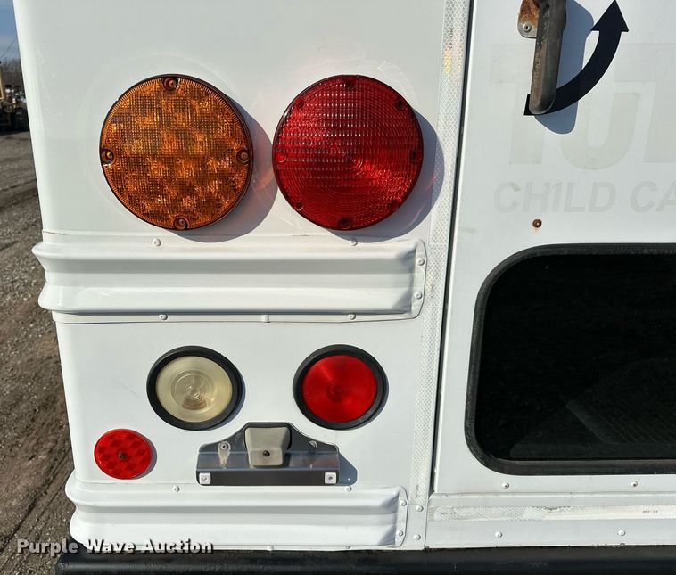 image for item OM9788 2007 Chevrolet  Express 3500 school bus