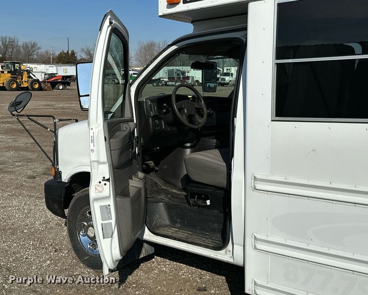 image for item OM9788 2007 Chevrolet  Express 3500 school bus