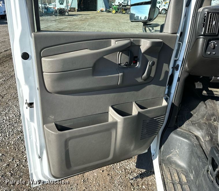 image for item OM9788 2007 Chevrolet  Express 3500 school bus