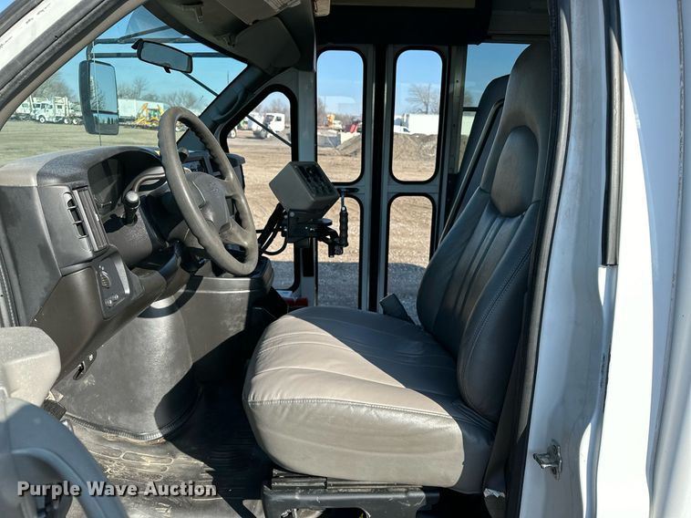 image for item OM9788 2007 Chevrolet  Express 3500 school bus