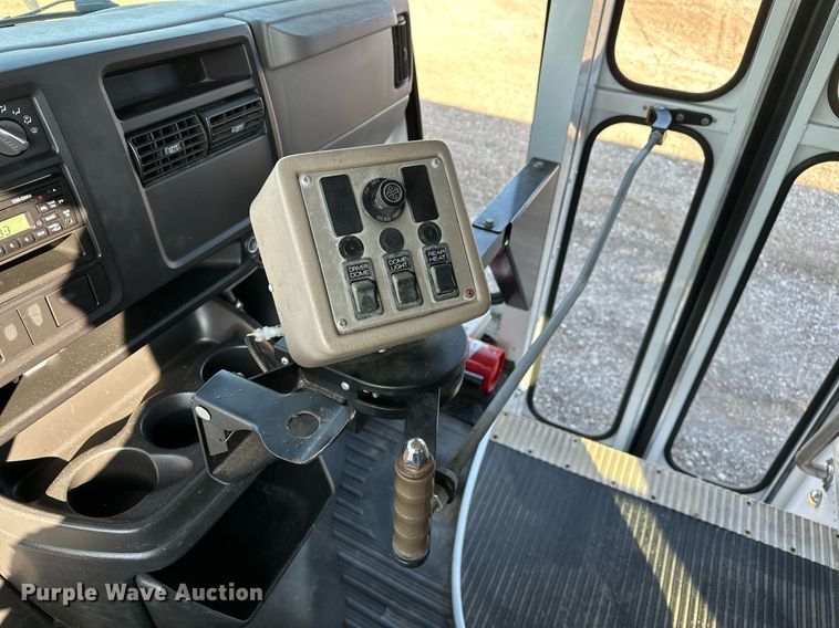 image for item OM9788 2007 Chevrolet  Express 3500 school bus