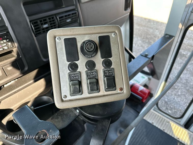 image for item OM9788 2007 Chevrolet  Express 3500 school bus