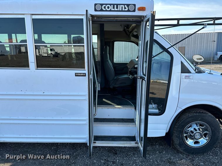 image for item OM9788 2007 Chevrolet  Express 3500 school bus